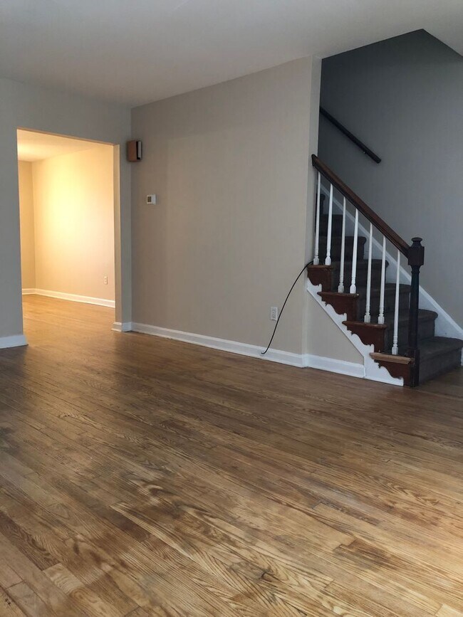 Building Photo - Welcome to 807 E 28th St!