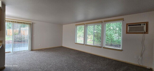 Building Photo - 3 Bedroom 2 bath in Lake Limerick