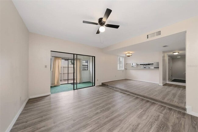 Building Photo - 1412 Oak Pl