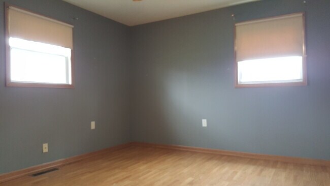 Building Photo - 21 E Romeo Rd