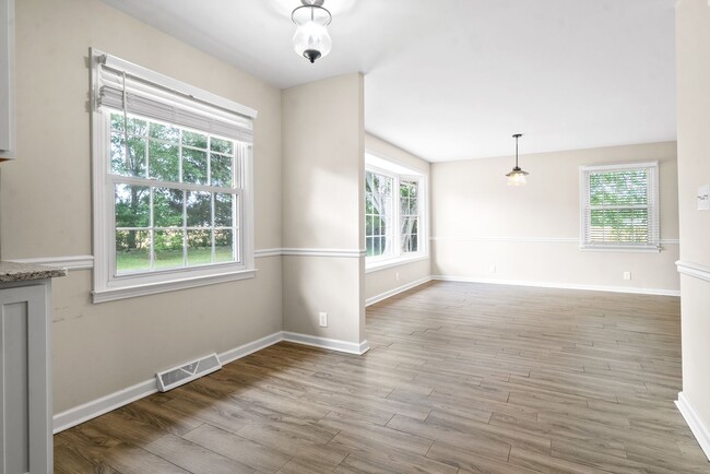 Building Photo - 4 Bedroom Country Style Home For Rent!