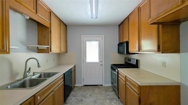 Building Photo - 3733 Hays Ave