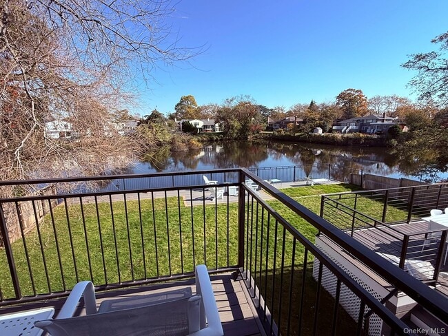 Building Photo - 640 Derby Ave