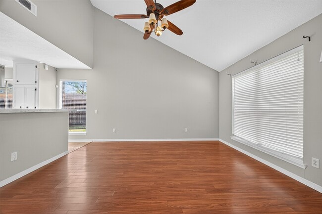 Building Photo - 6107 Howland Ct