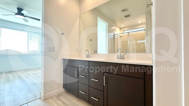 Building Photo - 5324 S 24th Ln