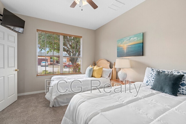 Building Photo - 825 Wildflower Rd