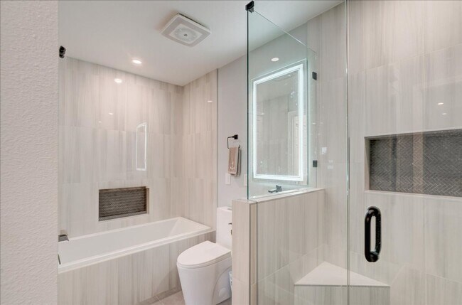 Building Photo - Fully Remodeled 1 Bed - 1 Bath in Gated Community