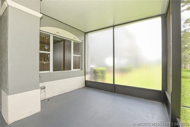 Building Photo - 2206 SW Cape Cod Dr