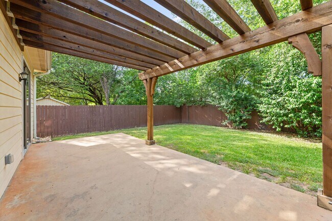 Building Photo - 303 Zennia St