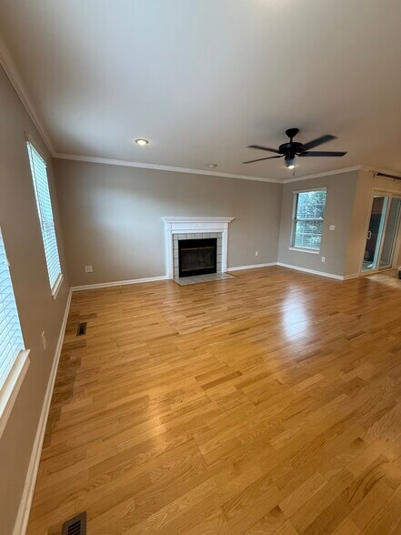Building Photo - 1607 Briarwood Ln