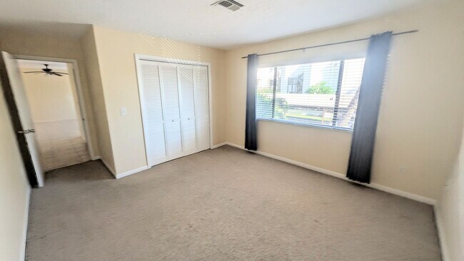 Building Photo - 2 BED 1 BATH CONDO ON SIESTA KEY **ALL UTILITIES/WIFI INCLUDED**