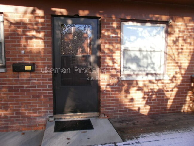 Building Photo - 1536 Henson Ave