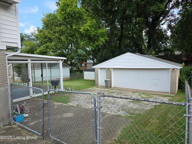 Building Photo - 6809 Shareith Dr