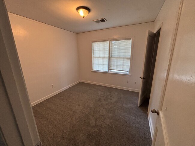 Building Photo - 3350 Ridgecrest St