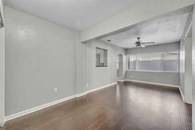 Building Photo - 1811 Park Lake St