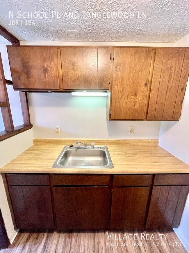 Building Photo - Few steps! Available NOW! Roomy 1-Bed with...