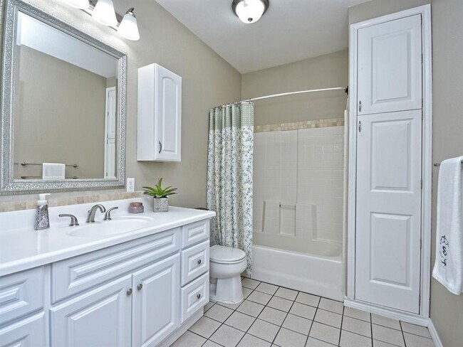 Building Photo - 600 Grand Prairie Cir