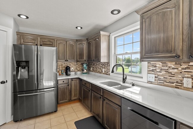 Building Photo - Four bedroom, 3 Bathroom with Bonus Room and Office, ranch style home in Mattawan!