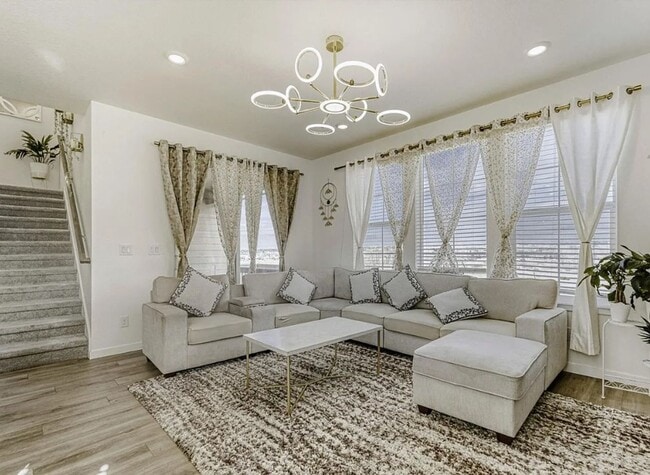 Building Photo - Luxurious CORNER LOT - 3bd 2.5 paired home in Dove Village!