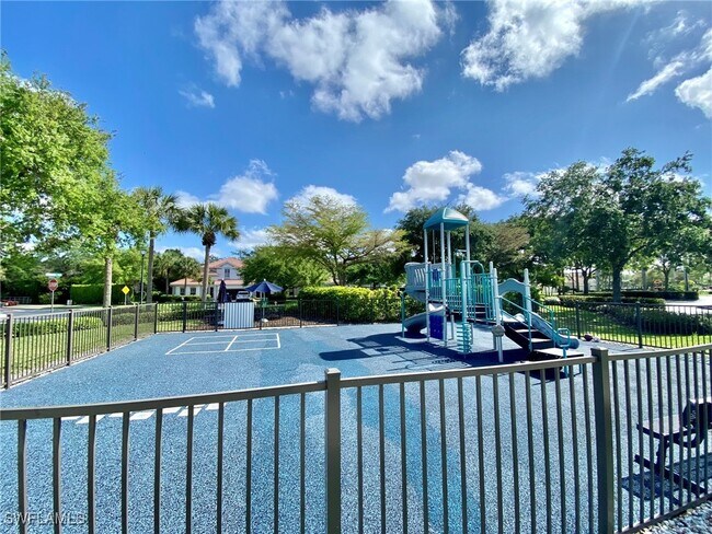 Building Photo - 15590 Vallecas Ln