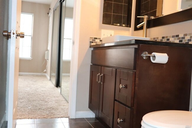 Building Photo - Benicia's 3 Bedrooms & 2.5 Bathrooms Townhouse, Water/Sewer/Trash Paid by HOA