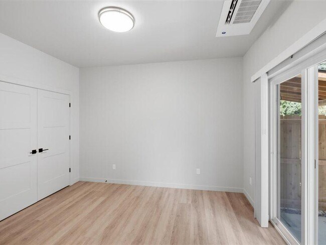 Building Photo - 1394 Overlook Ave NW