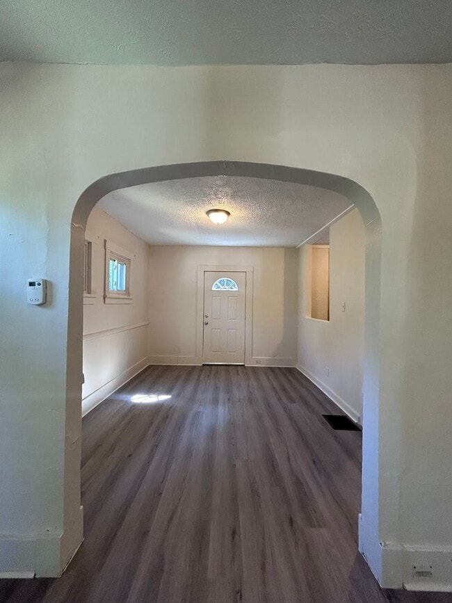 Building Photo - 3 Bedroom 1 Bathroom Home (Perry South)