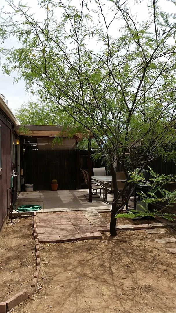 Building Photo - Centrally located 1 bedroom, 1 bath with bonus Den in a duplex, SW side of Swan & Grant.