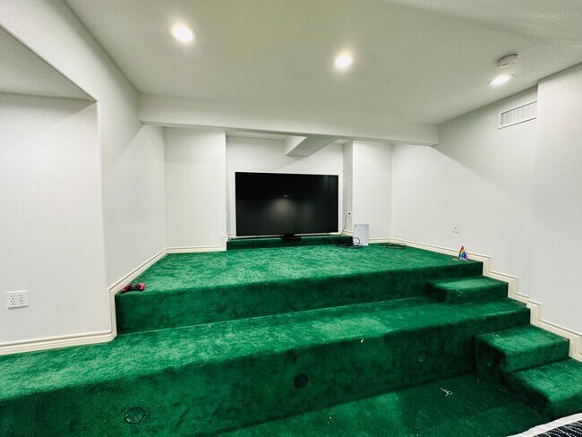 Building Photo - Stunning Custom Camas Home