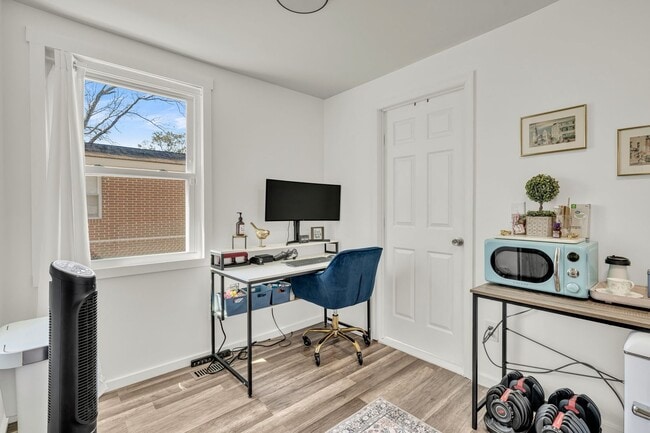 Building Photo - Charming Cottage with Modern Upgrades in Hanahan