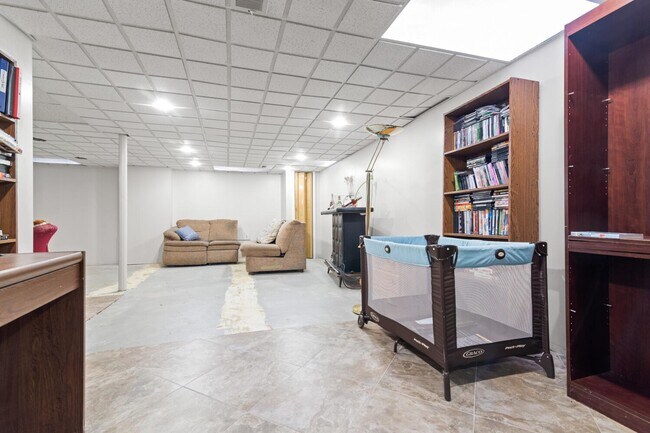 Building Photo - 6710 Westpointe Dr