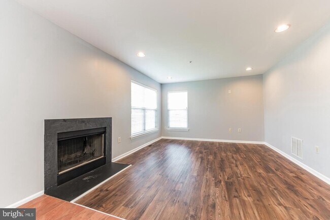 Building Photo - 926 Bentley Ct