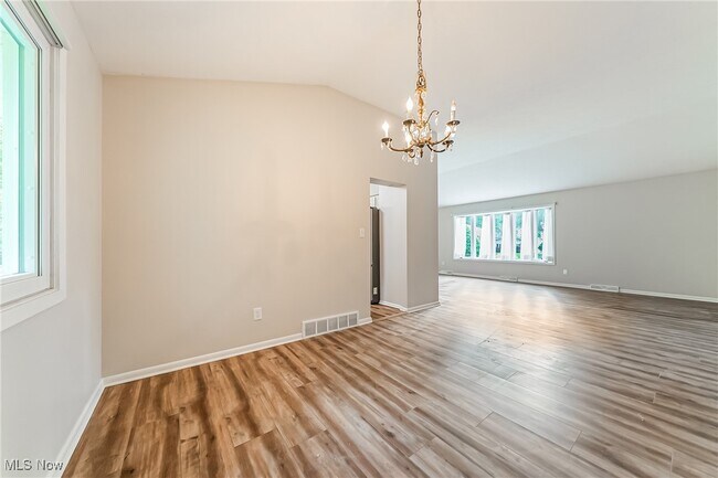 Building Photo - 1682 Mendelssohn Dr