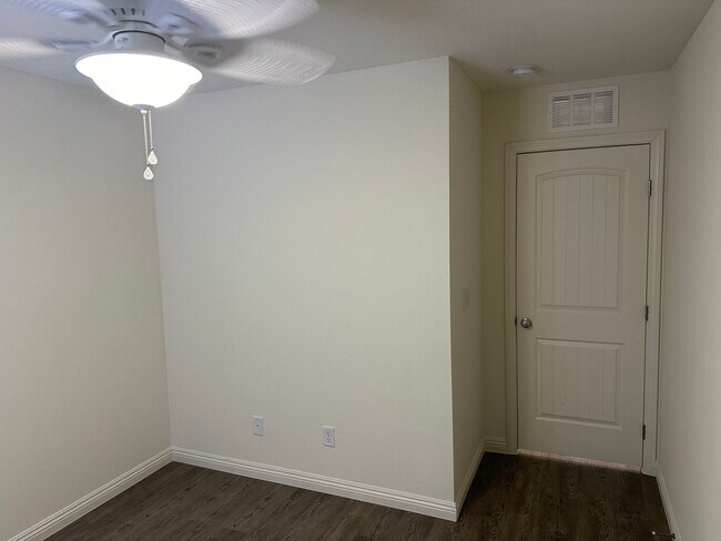Building Photo - 2983 Duverney Ave