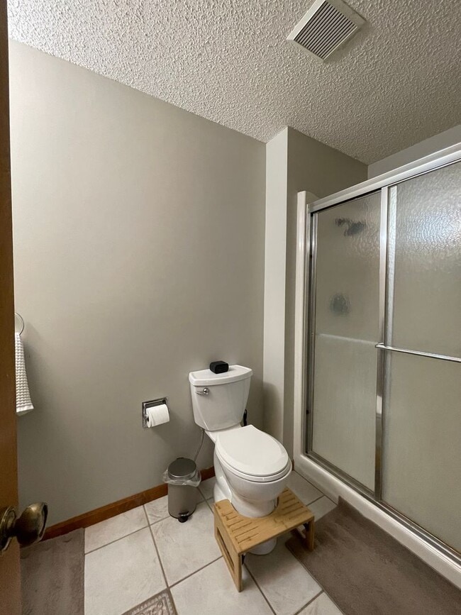 Building Photo - PERFECT LOCATION!