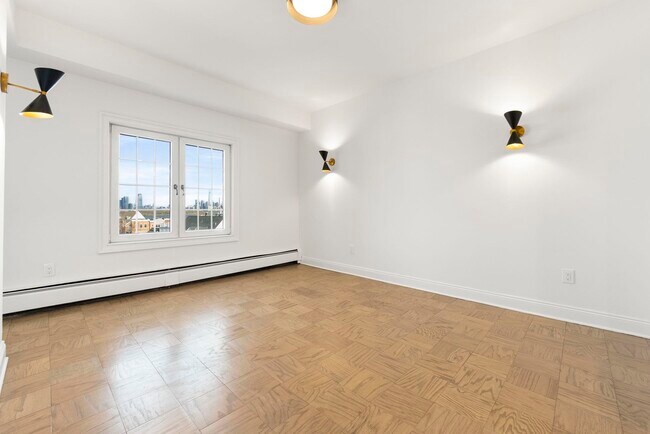 Building Photo - 200 Shearwater Ct W