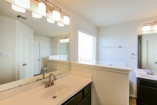 Building Photo - 15011 Mause Creek Dr