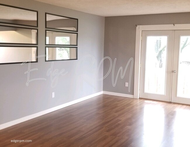 Building Photo - Now leasing for May 2026! Four Bed/One Bath