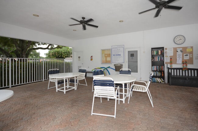 Building Photo - 504 Silverleaf Oak Ct