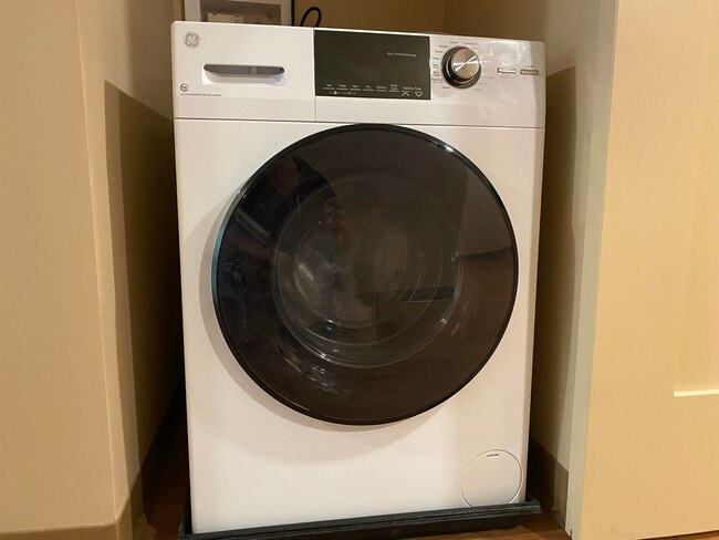 Building Photo - 83 Hanover St