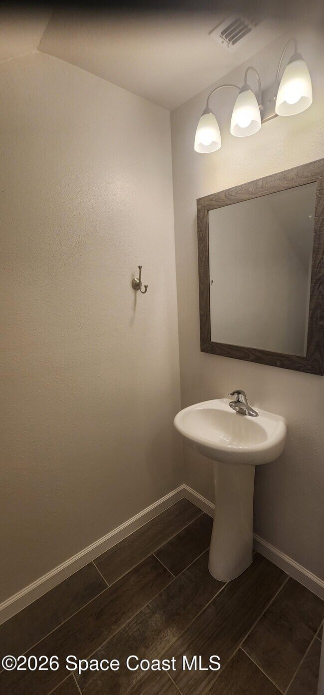 Building Photo - 92 Clemente Dr