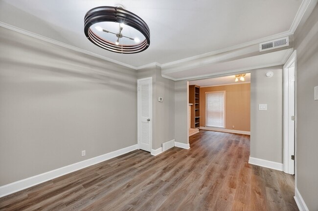 Building Photo - Two bedroom townhome in prime location!