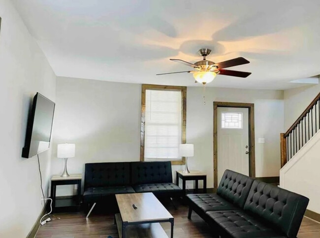 Building Photo - 527 S Hamilton St