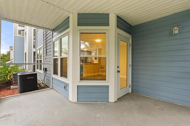 Building Photo - 2592 Grassy Point Dr