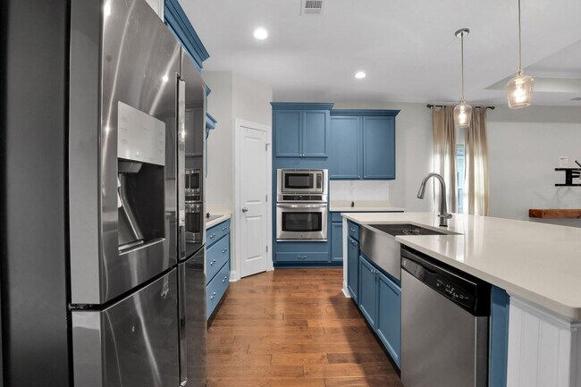 Building Photo - Spacious 4BR/3BA Pooler Home – Lagoon Views, Prime Location