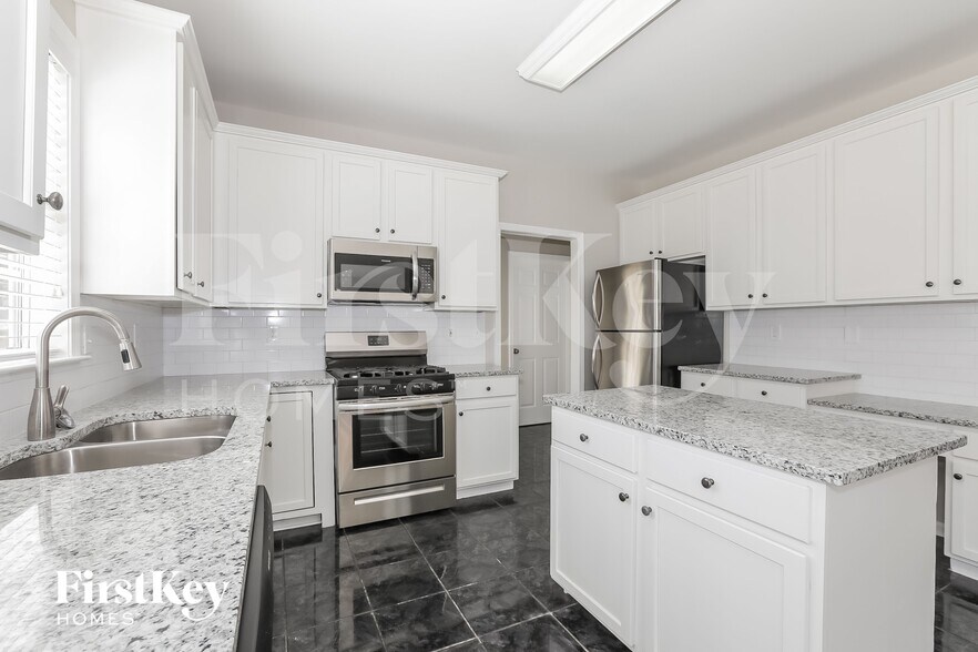 Building Photo - 2127 Mitford Ct