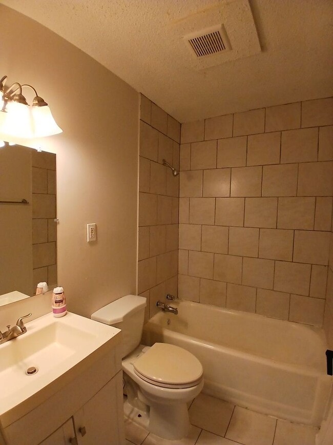 Building Photo - Charming 2 bedroom 1 bath home for rent- S...