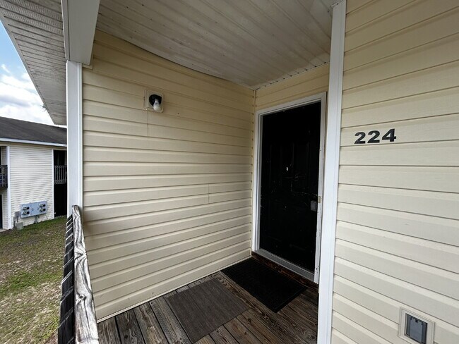 Building Photo - Apartment for Rent