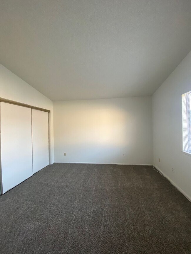Building Photo - 1421 Padua Ave