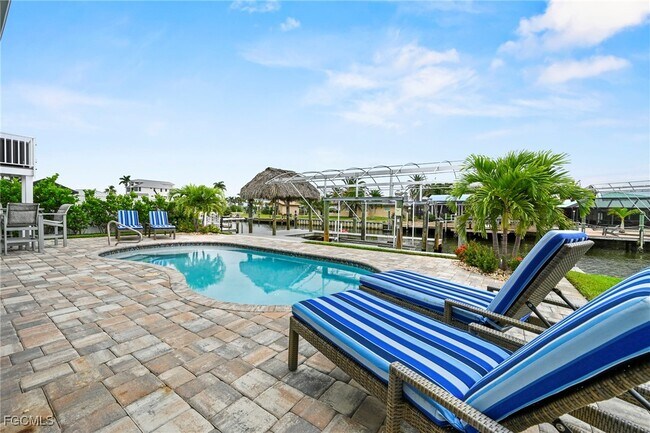 Building Photo - 256 Ibis St